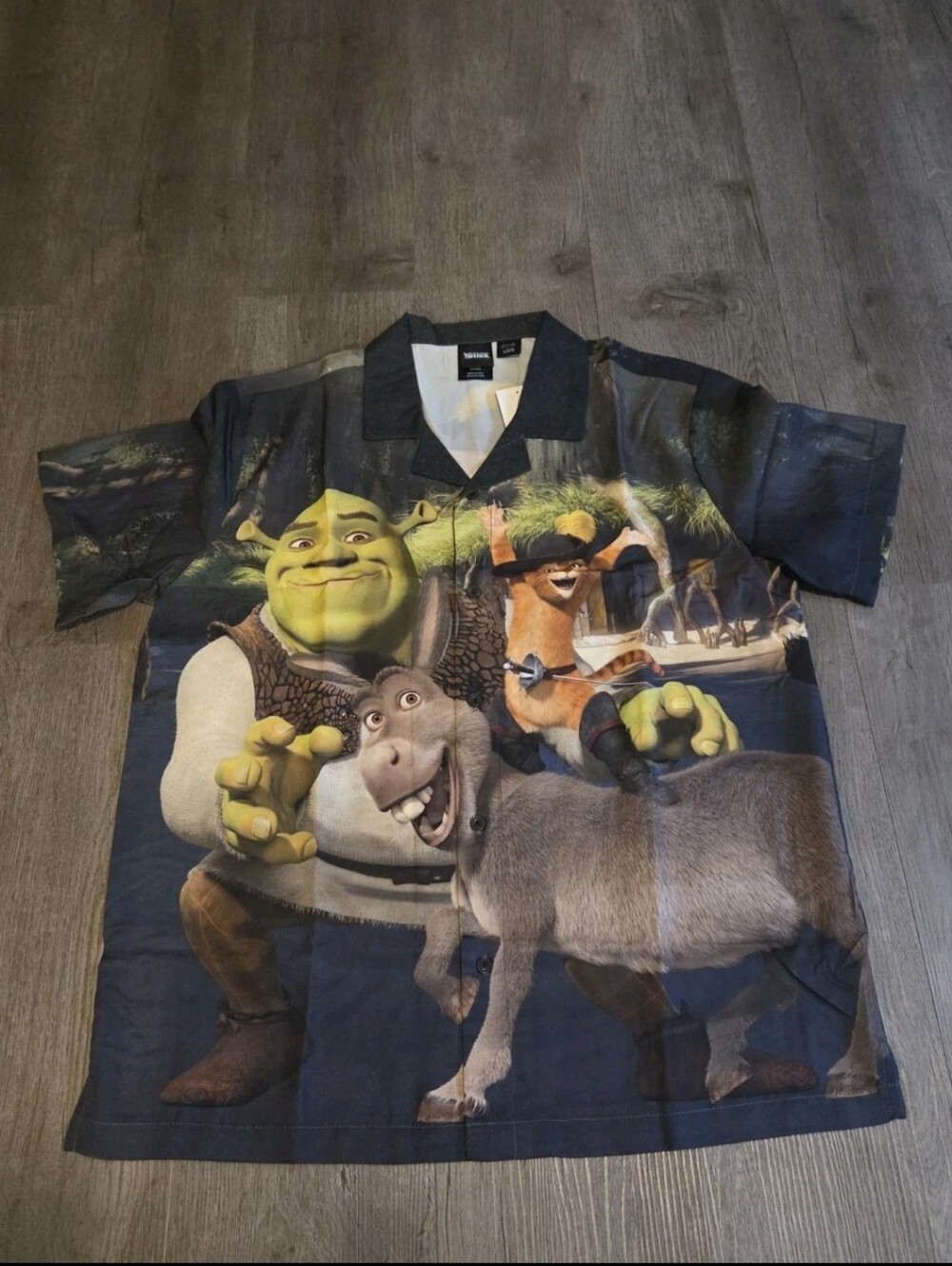 Men’s Shrek Graphic Button Down Shirt Size Large